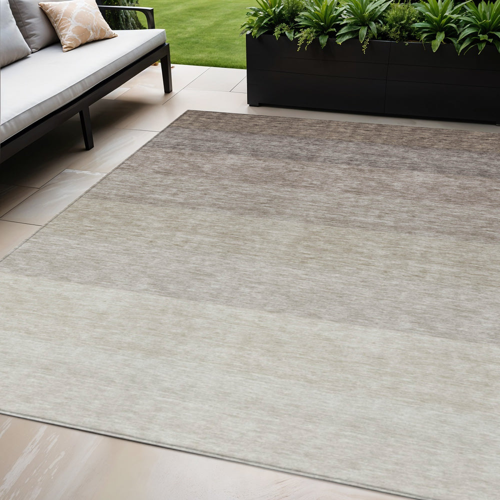 Homeroots 3' Beige And Ivory Ombre Area Rug - Stylish, Washable Design For Indoor & Outdoor Use, Durable Fun! 5' X 8' Polyester 595794