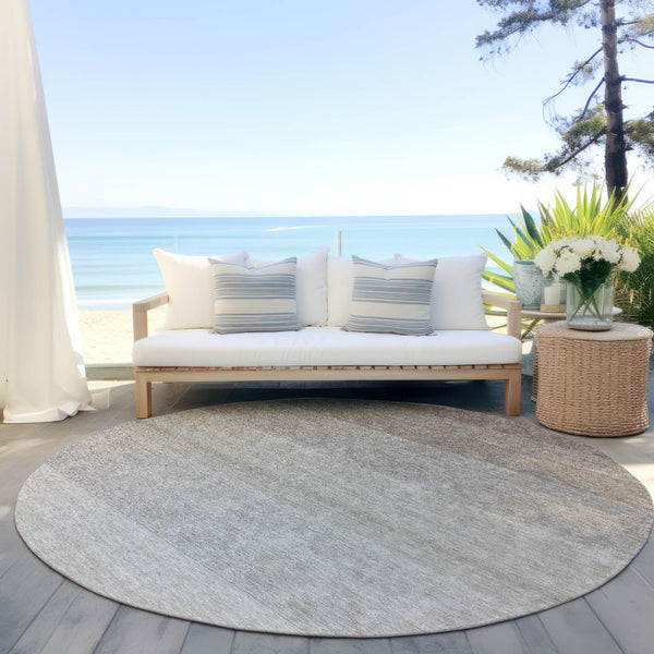Homeroots 3' Beige And Ivory Ombre Area Rug - Stylish, Washable Design For Indoor & Outdoor Use, Durable Fun! 8' Round Polyester 595795