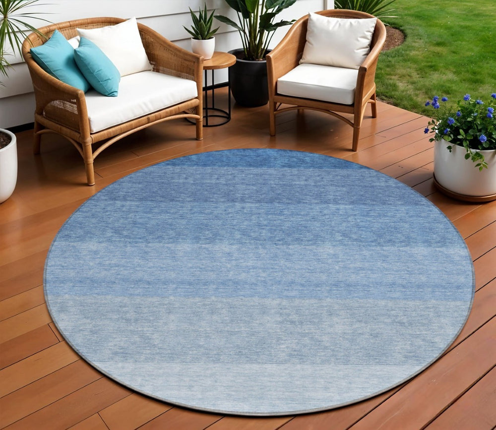 HomeRoots 5' Blue and Gray Ombre Area Rug - Stylish, Washable Indoor/Outdoor Solution for Modern Spaces 8' Round 595801
