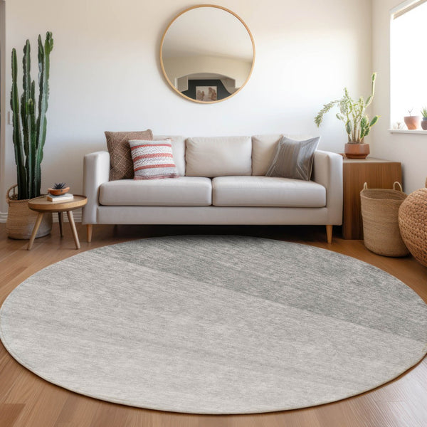 Homeroots 3' Beige And Ivory Ombre Area Rug - Stylish, Washable Design For Indoor & Outdoor Use, Durable Fun! 8' Round Polyester 595813