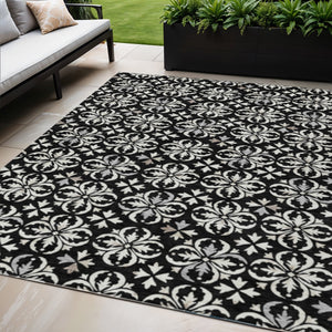 Homeroots 3' Black And Ivory Floral Washable Area Rug - Stylish And Versatile For Indoor Or Outdoor Use 5' X 8' Polyester 595926