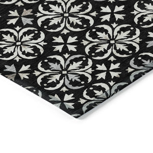 Homeroots 3' Black And Ivory Floral Washable Area Rug - Stylish And Versatile For Indoor Or Outdoor Use 5' X 8' Polyester 595926