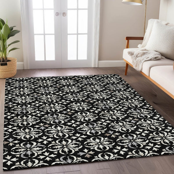 Homeroots 3' Black And Ivory Floral Washable Area Rug - Stylish And Versatile For Indoor Or Outdoor Use 5' X 8' Polyester 595926
