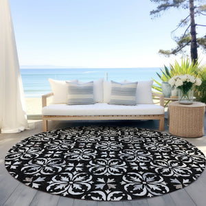 Homeroots 3' Black And Ivory Floral Washable Area Rug - Stylish And Versatile For Indoor Or Outdoor Use 8' Round Polyester 595927