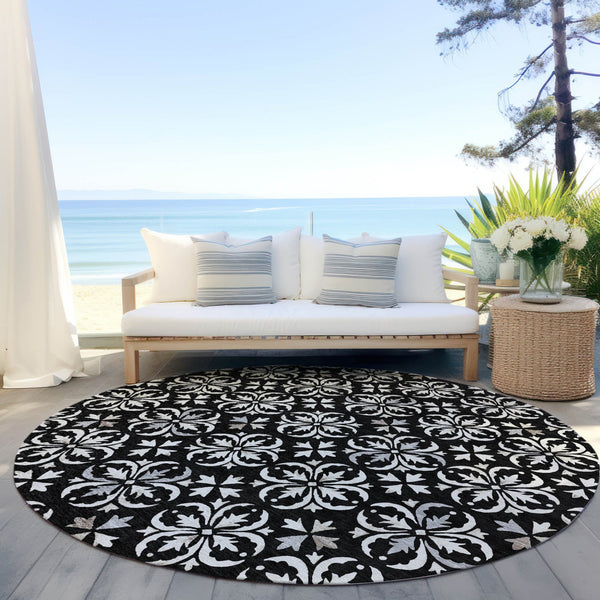 Homeroots 3' Black And Ivory Floral Washable Area Rug - Stylish And Versatile For Indoor Or Outdoor Use 8' Round Polyester 595927