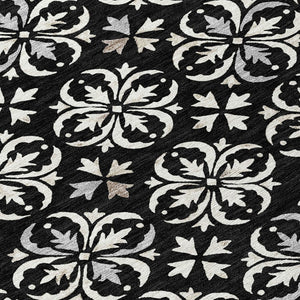 Homeroots 3' Black And Ivory Floral Washable Area Rug - Stylish And Versatile For Indoor Or Outdoor Use 8' Round Polyester 595927