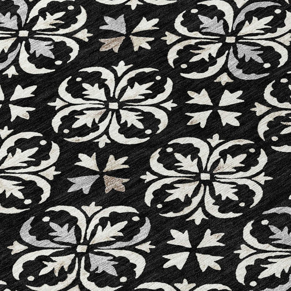 Homeroots 3' Black And Ivory Floral Washable Area Rug - Stylish And Versatile For Indoor Or Outdoor Use 8' Round Polyester 595927