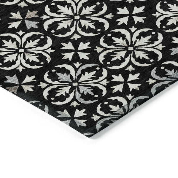 Homeroots 3' Black And Ivory Floral Washable Area Rug - Stylish And Versatile For Indoor Or Outdoor Use 9' X 12' Polyester 595929