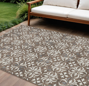 Homeroots 3' Black And Ivory Floral Washable Area Rug - Stylish And Versatile For Indoor Or Outdoor Use 8' X 10' Polyester 595934