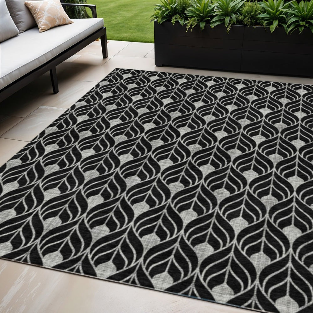 HomeRoots 5' Stylish Black and Ivory Geometric Area Rug for Indoor Outdoor Use – Machine Washable Durability 5' X 8' 596004