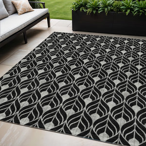 Homeroots 3' Beige And Taupe Geometric Washable Area Rug For Indoor Or Outdoor Use - Stylish And Durable 5' X 8' Polyester 596004