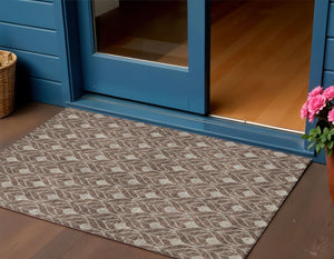 Homeroots 3' Beige And Taupe Geometric Washable Area Rug For Indoor Or Outdoor Use - Stylish And Durable 3' X 5' Polyester 596009