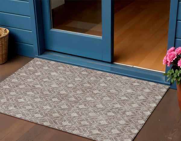 Homeroots 3' Beige And Taupe Geometric Washable Area Rug For Indoor Or Outdoor Use - Stylish And Durable 3' X 5' Polyester 596069