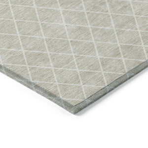 Homeroots 3' Beige And Ivory Geometric Washable Area Rug For Indoor And Outdoor Spaces - Durable Design! 8' X 10' Polyester 596078