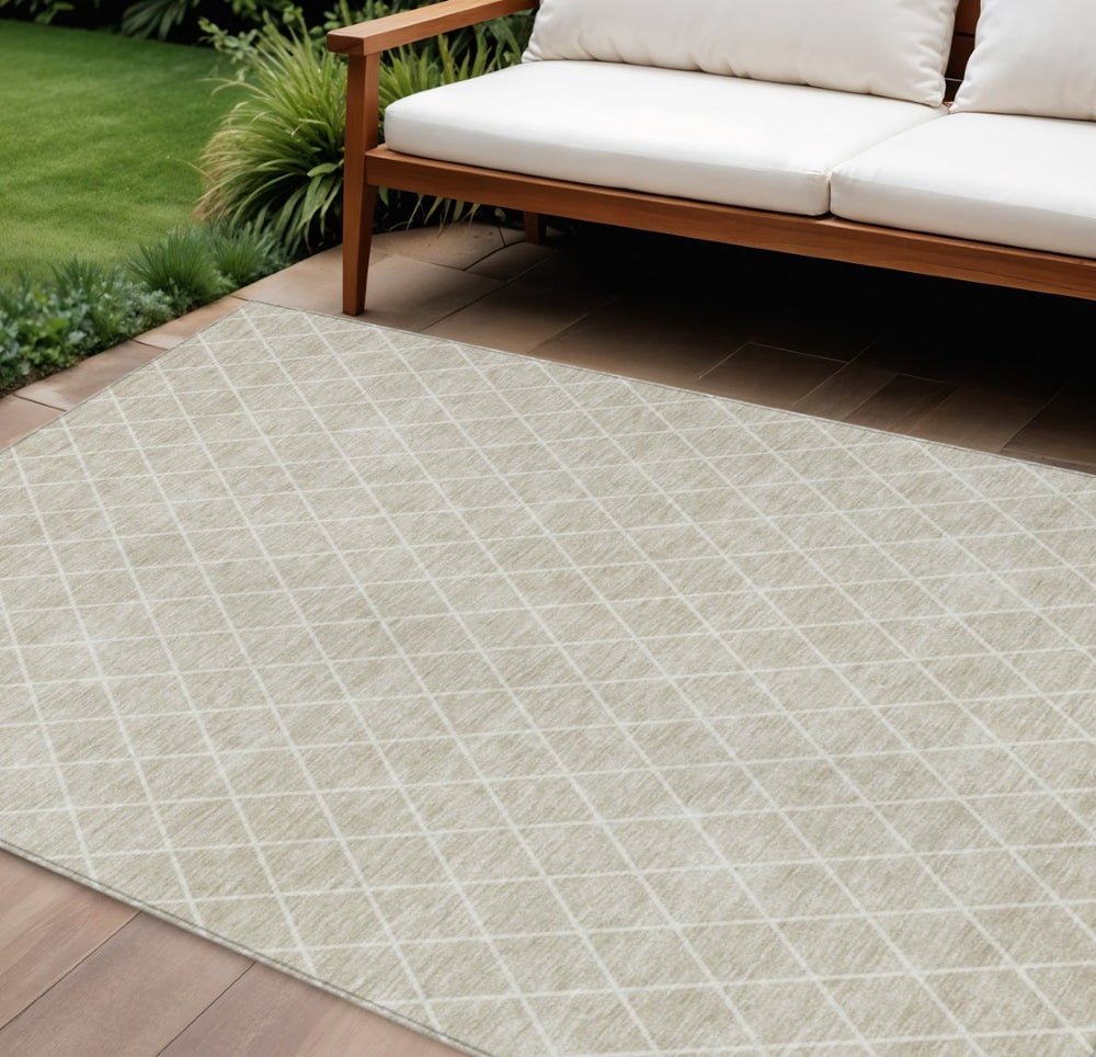 HomeRoots 9' Stylish Beige and Ivory Geometric Washable Area Rug for Indoor & Outdoor Use - Durable Comfort 596079