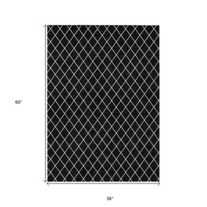 Homeroots 3' Beige And Ivory Geometric Washable Area Rug For Indoor And Outdoor Spaces - Durable Design! 3' X 5' Polyester 596081