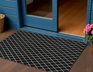 Homeroots 3' Beige And Ivory Geometric Washable Area Rug For Indoor And Outdoor Spaces - Durable Design! 3' X 5' Polyester 596081