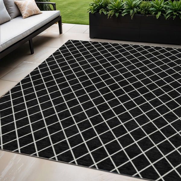 HomeRoots 5' Modern Black and Ivory Geometric Area Rug - Durable, Washable Design for Indoor and Outdoor Use 5' X 8' 596082