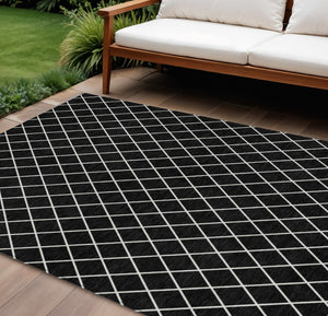 HomeRoots 9' X 12' Stylish Black and Ivory Geometric Indoor Outdoor Rug - Durable, Washable & Versatile Design 596085