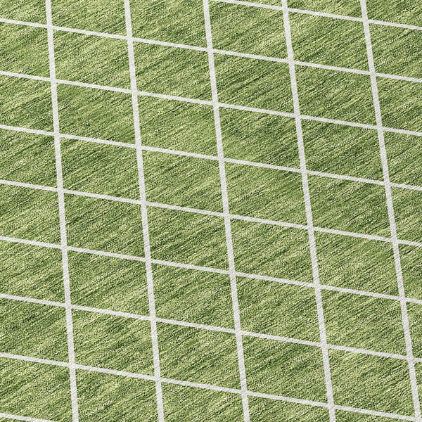 Homeroots 3' Beige And Ivory Geometric Washable Area Rug For Indoor And Outdoor Spaces - Durable Design! 8' Round Polyester 596101