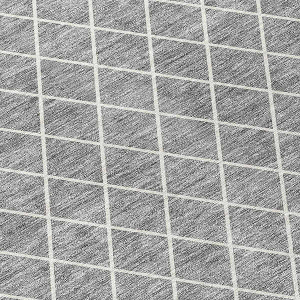 Homeroots 3' Beige And Ivory Geometric Washable Area Rug For Indoor And Outdoor Spaces - Durable Design! 5' X 8' Polyester 596106