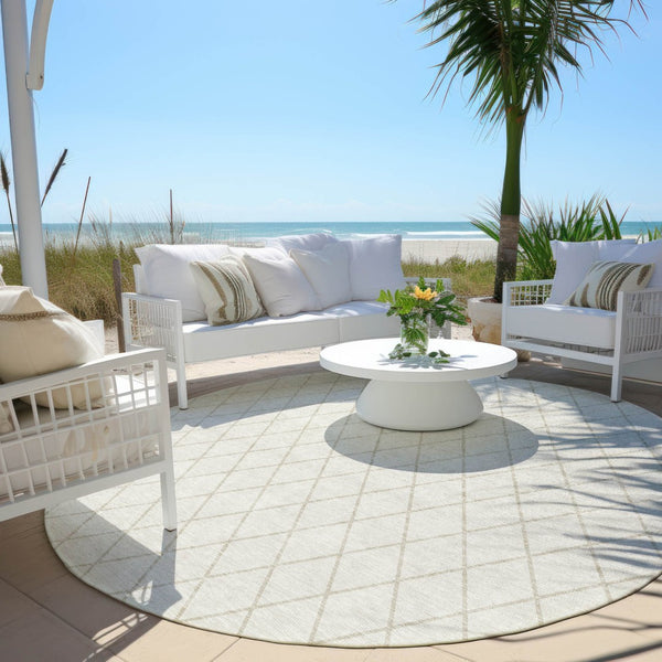 HomeRoots 5' Stylish Ivory and Beige Geometric Area Rug – Durable, Washable Design for Indoor and Outdoor Use 8' Round 596113