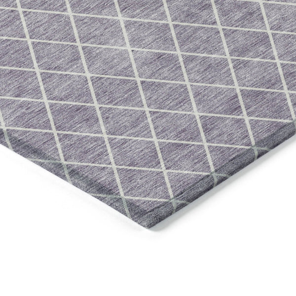 Homeroots 3' Beige And Ivory Geometric Washable Area Rug For Indoor And Outdoor Spaces - Durable Design! 9' X 12' Polyester 596121