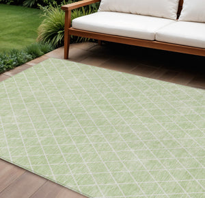 Homeroots 3' Beige And Ivory Geometric Washable Area Rug For Indoor And Outdoor Spaces - Durable Design! 8' X 10' Polyester 596126