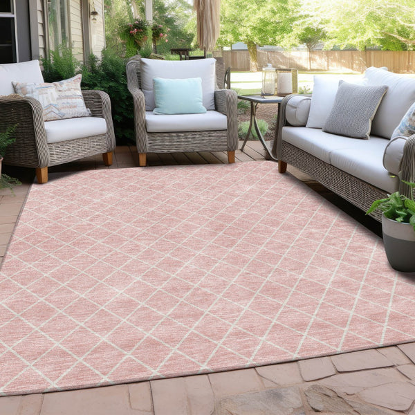 Homeroots 3' Beige And Ivory Geometric Washable Area Rug For Indoor And Outdoor Spaces - Durable Design! 9' X 12' Polyester 596139