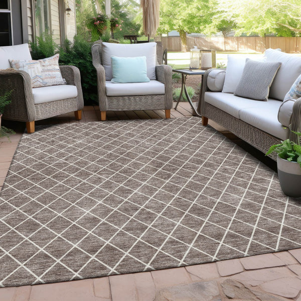 Homeroots 3' Beige And Ivory Geometric Washable Area Rug For Indoor And Outdoor Spaces - Durable Design! 5' X 8' Polyester 596148