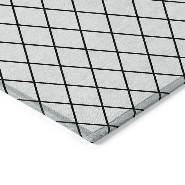 Homeroots 3' Beige And Ivory Geometric Washable Area Rug For Indoor And Outdoor Spaces - Durable Design! 8' X 10' Polyester 596156