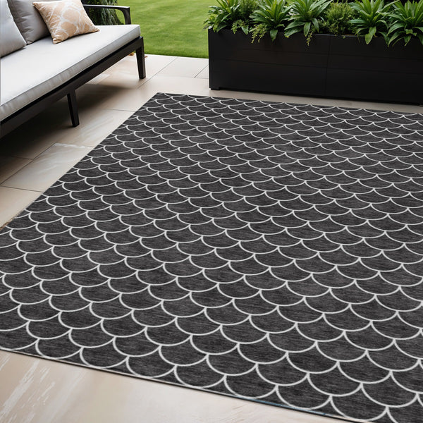 Homeroots 3' Stylish Beige And Ivory Geometric Washable Area Rug For Indoor And Outdoor Spaces, Durable Design 5' X 8' Polyester 596166