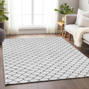 Homeroots 3' Stylish Beige And Ivory Geometric Washable Area Rug For Indoor And Outdoor Spaces, Durable Design 5' X 8' Polyester 596220