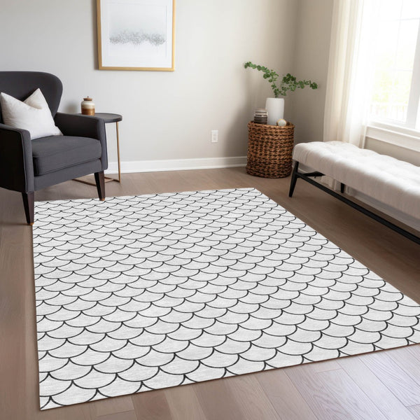Homeroots 3' Stylish Beige And Ivory Geometric Washable Area Rug For Indoor And Outdoor Spaces, Durable Design 5' X 8' Polyester 596220