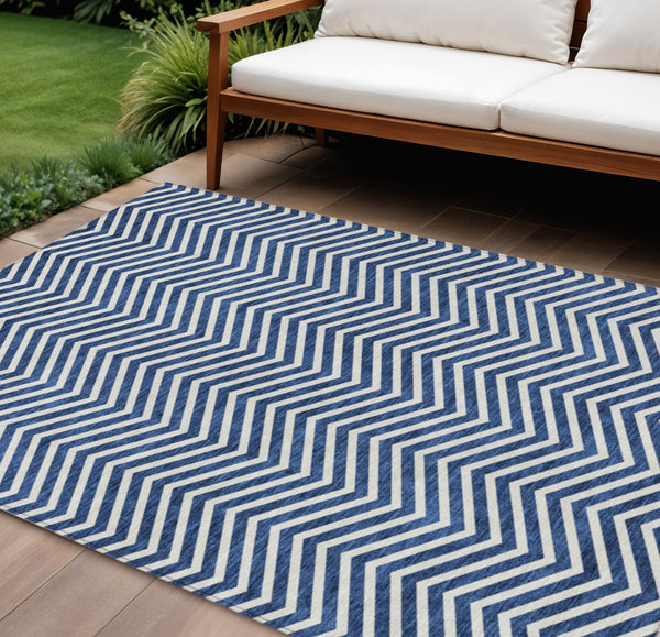 Homeroots 3' Artichoke Green Chevron Indoor Outdoor Area Rug - Stylish, Washable, Durable For High Traffic Areas 8' X 10' Polyester 596258