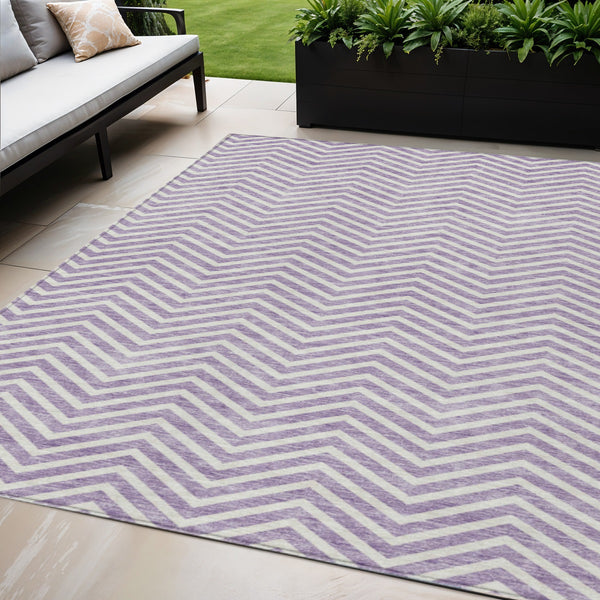 Homeroots 3' Artichoke Green Chevron Indoor Outdoor Area Rug - Stylish, Washable, Durable For High Traffic Areas 5' X 8' Polyester 596280