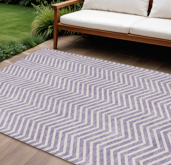 Homeroots 3' Artichoke Green Chevron Indoor Outdoor Area Rug - Stylish, Washable, Durable For High Traffic Areas 8' X 10' Polyester 596282