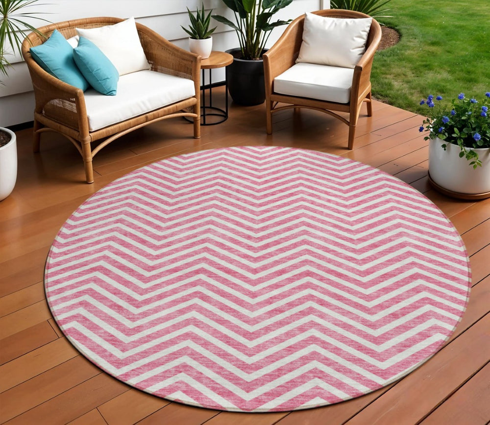 HomeRoots 5' Modern Pink and Ivory Chevron Area Rug for Indoor and Outdoor Use – Durable, Washable Design 8' Round 596287