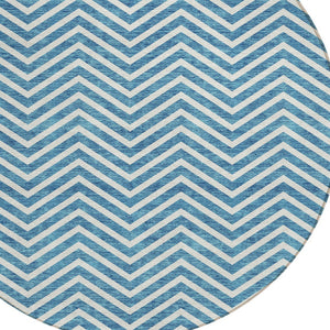 Homeroots 3' Artichoke Green Chevron Indoor Outdoor Area Rug - Stylish, Washable, Durable For High Traffic Areas 8' Round Polyester 596293