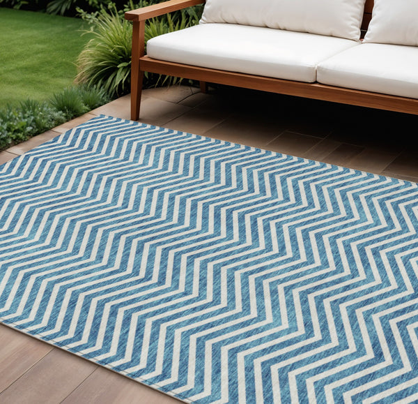Homeroots 3' Artichoke Green Chevron Indoor Outdoor Area Rug - Stylish, Washable, Durable For High Traffic Areas 9' X 12' Polyester 596295