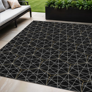 Homeroots 3' Black And Ivory Geometric Washable Area Rug - Perfect For Indoor And Outdoor Spaces, Durable Design 5' X 8' Polyester 596717