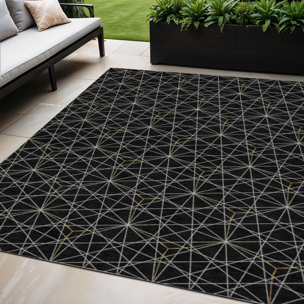 Homeroots 3' Black And Ivory Geometric Washable Area Rug - Perfect For Indoor And Outdoor Spaces, Durable Design 5' X 8' Polyester 596717