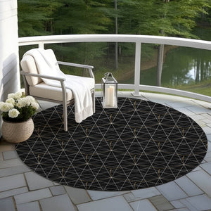 Homeroots 3' Black And Ivory Geometric Washable Area Rug - Perfect For Indoor And Outdoor Spaces, Durable Design 8' Round Polyester 596718