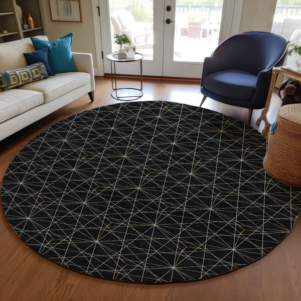 Homeroots 3' Black And Ivory Geometric Washable Area Rug - Perfect For Indoor And Outdoor Spaces, Durable Design 8' Round Polyester 596718