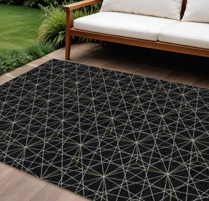 Homeroots 3' Black And Ivory Geometric Washable Area Rug - Perfect For Indoor And Outdoor Spaces, Durable Design 8' X 10' Polyester 596719