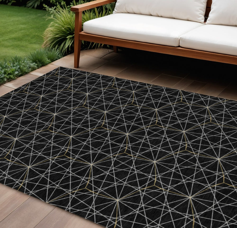 HomeRoots 9' X 12' Black And Ivory Geometric Area Rug - Modern, Washable, Durable for Indoor and Outdoor Spaces 596720