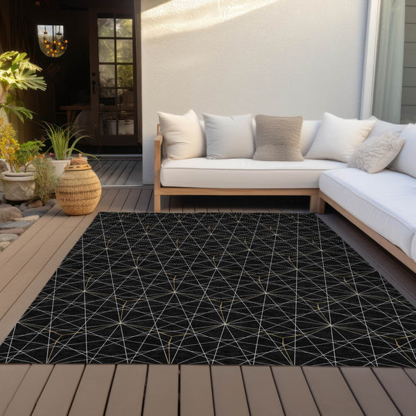 Homeroots 3' Black And Ivory Geometric Washable Area Rug - Perfect For Indoor And Outdoor Spaces, Durable Design 9' X 12' Polyester 596720