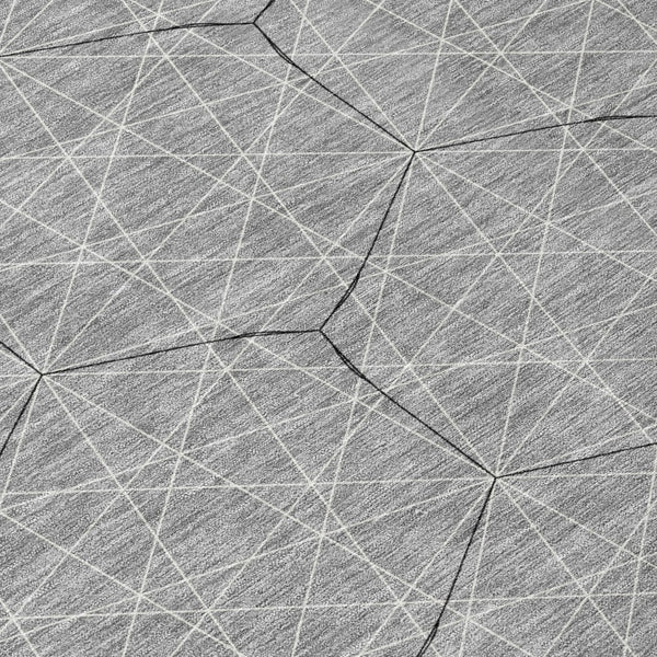 Homeroots 3' Black And Ivory Geometric Washable Area Rug - Perfect For Indoor And Outdoor Spaces, Durable Design 8' Round Polyester 596742