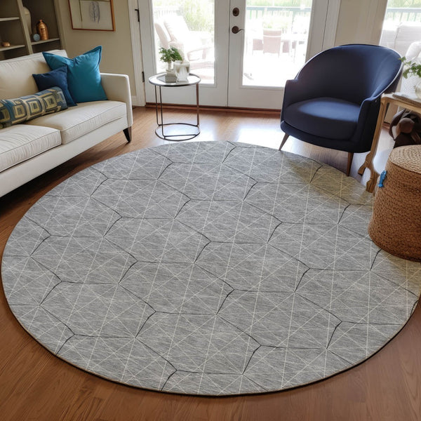 Homeroots 3' Black And Ivory Geometric Washable Area Rug - Perfect For Indoor And Outdoor Spaces, Durable Design 8' Round Polyester 596742