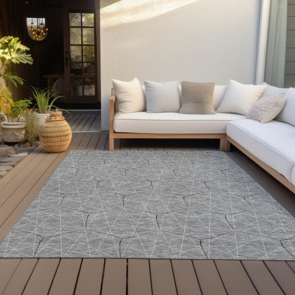 Homeroots 3' Black And Ivory Geometric Washable Area Rug - Perfect For Indoor And Outdoor Spaces, Durable Design 8' X 10' Polyester 596743